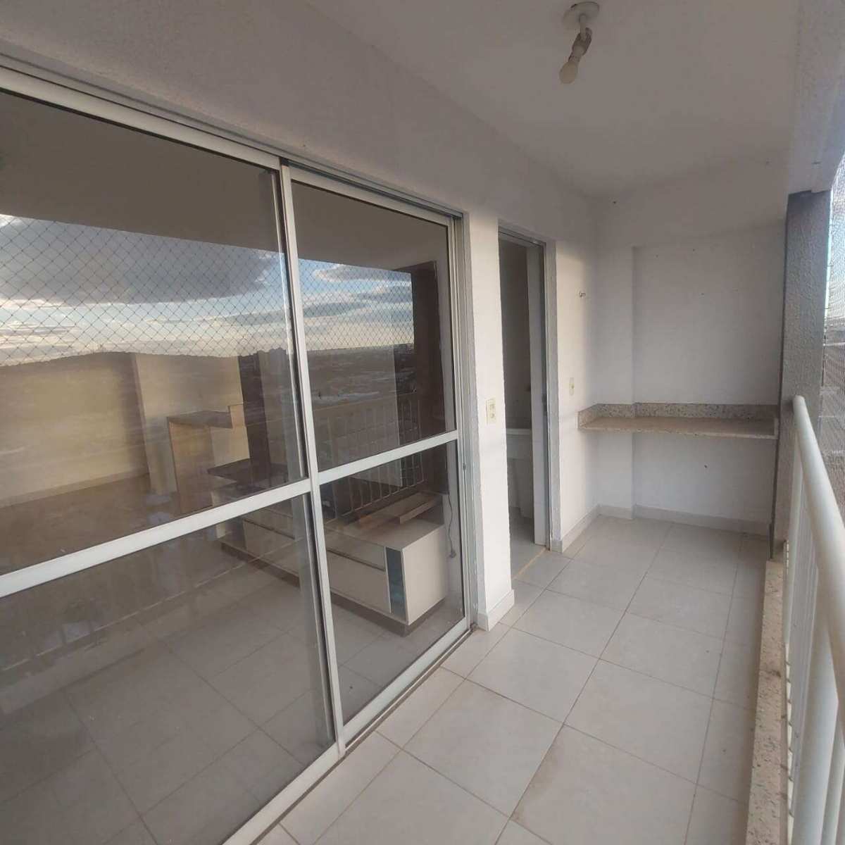  - Apt 2 Quartos com 1 Suíte - Ao lado do Shopping Cerrado