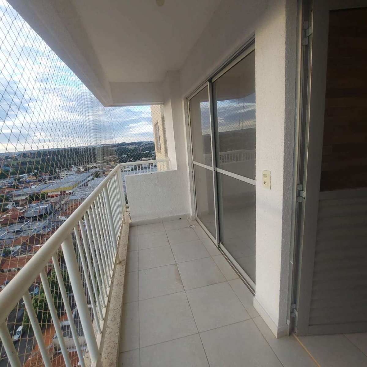  - Apt 2 Quartos com 1 Suíte - Ao lado do Shopping Cerrado